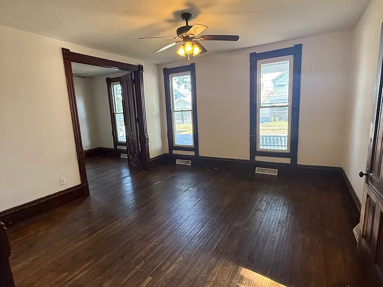 912 N Center St — Photo 6