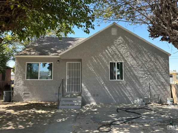209 T St, Bakersfield, CA 93304
