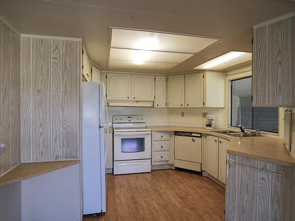3rd image of 1107 Nassau Cir