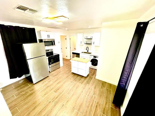 1437 E Diamond St #A — Photo 2
