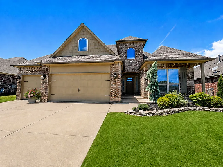 House Front/Curb View