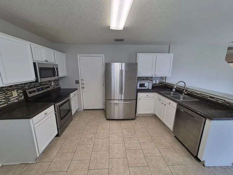 4526 Safe Hbr — Photo 9