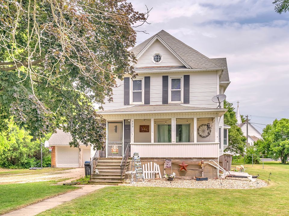 1st image of 209 E Main St