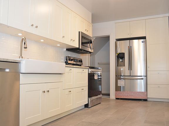 5th image of 875 Dogwood Ave