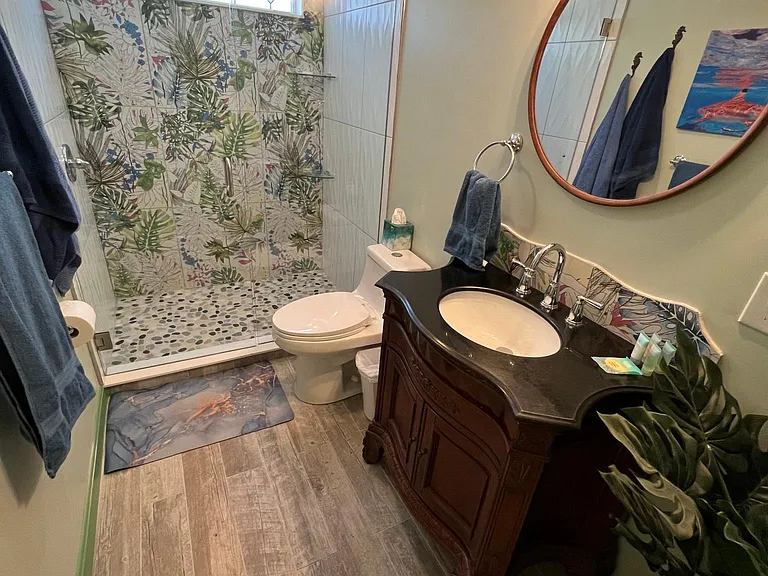 Large, tiled bath room