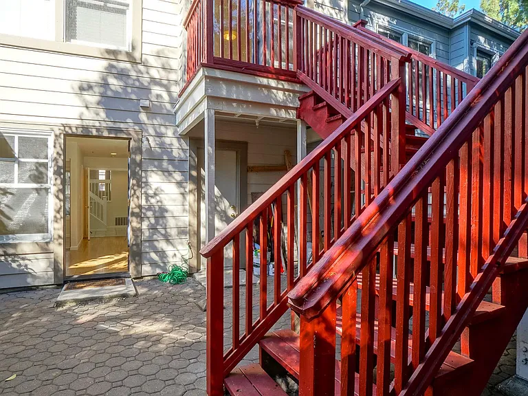 558 Driscoll Pl — Photo 32