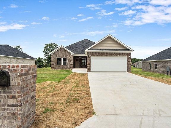 3rd image of 515 Madeleine Cir