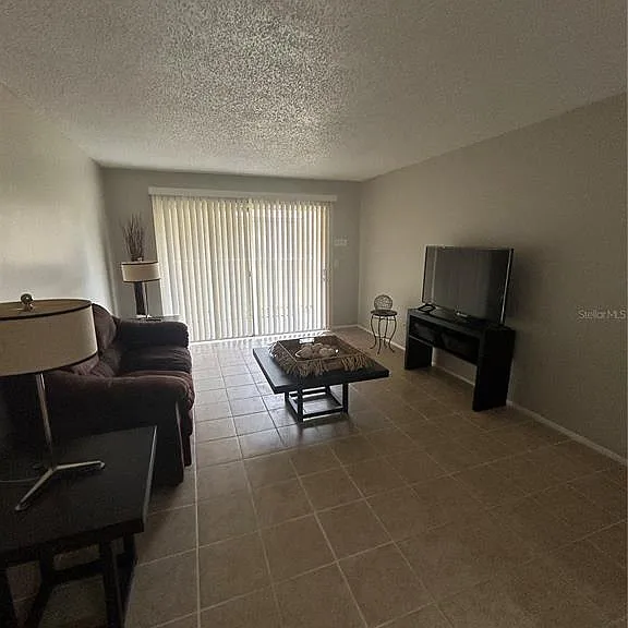 636 Kenwick Cir #105 — Photo 9
