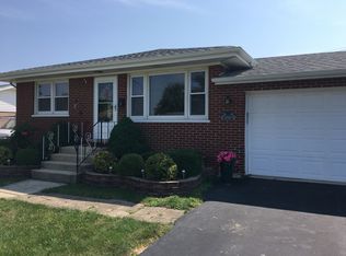 10601 Forest Ln, Chicago Ridge, IL 60415