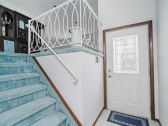 4th image of 146 Queen St