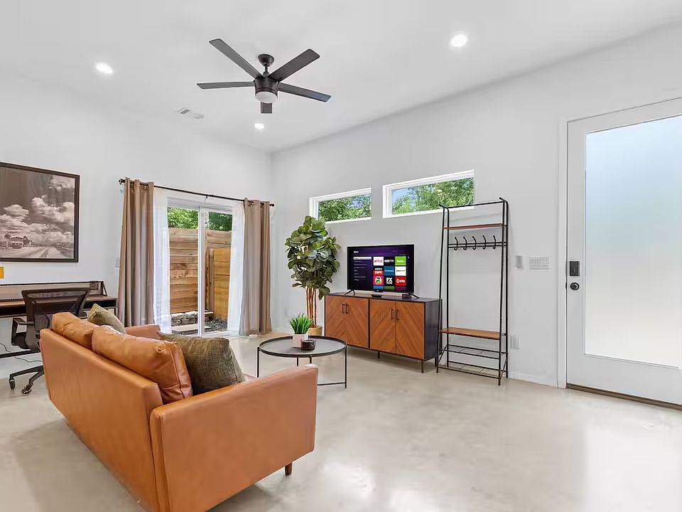 Open concept living & dining area
