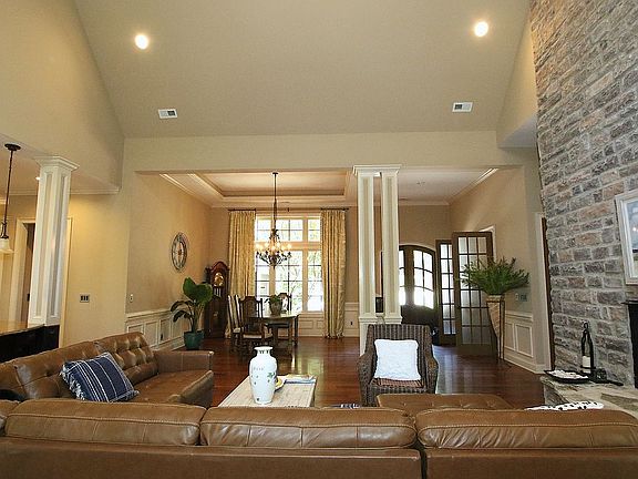 5th image of 8033 Water View Dr