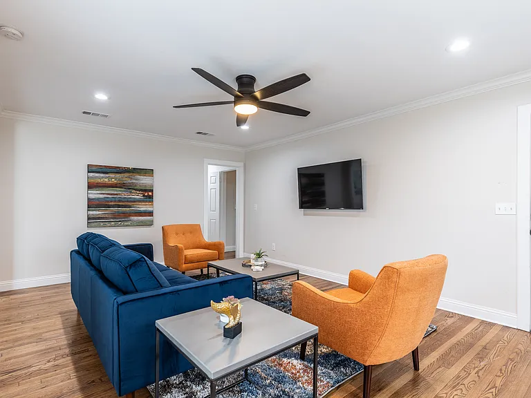 4535 Calmont Ave — Photo 3