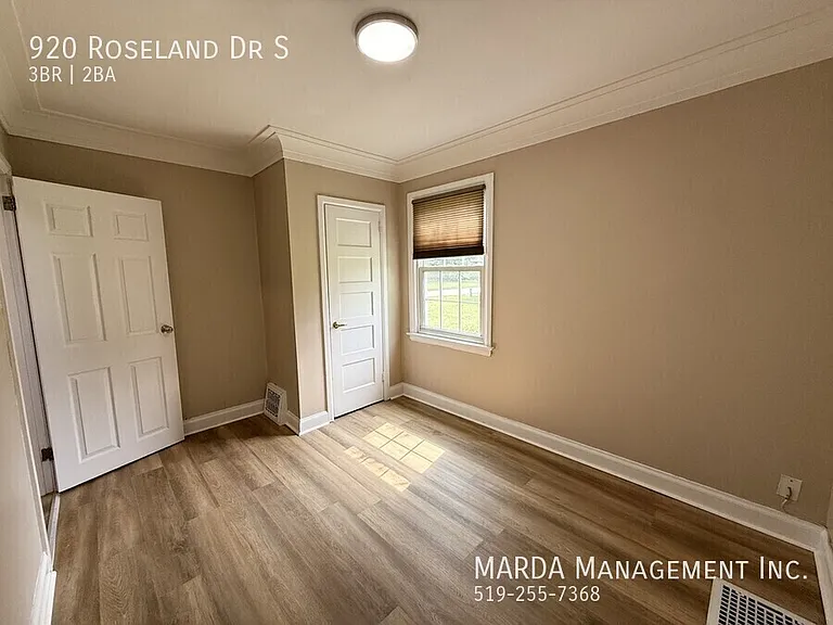 920 Roseland Dr S — Photo 19