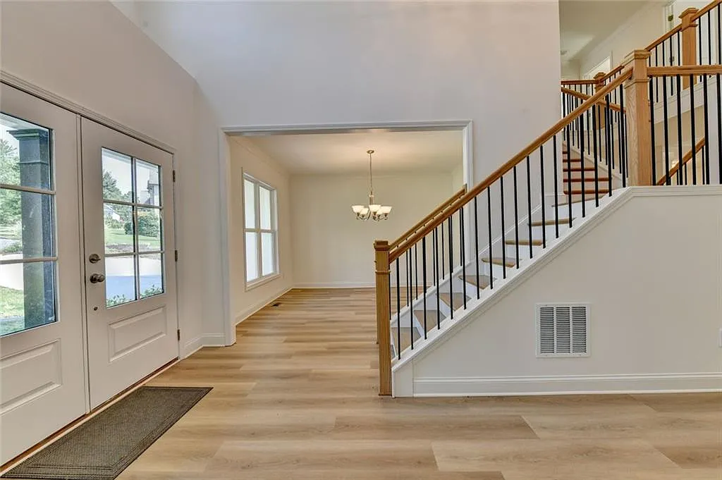 5 bed, 4.0 bath, 3500 sqft, $3,500 — Photo 4