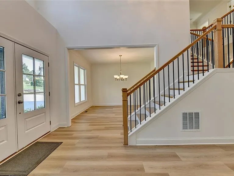9135 Fox Trail Ln — Photo 4