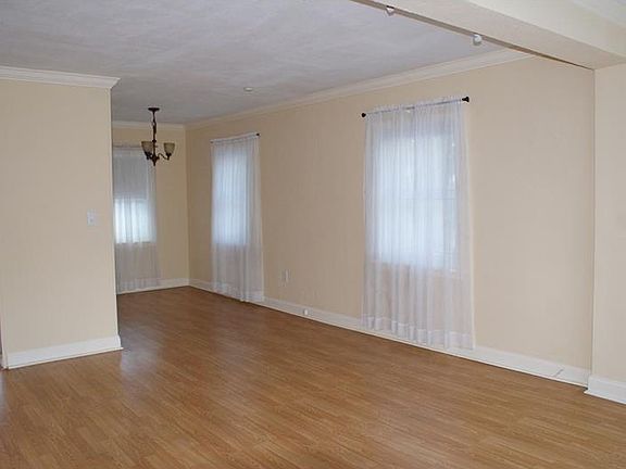 3rd image of 713 W Virginia Ave