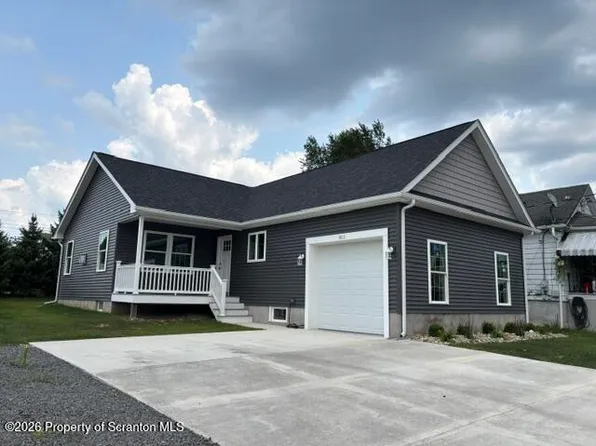 811 Goodman St, Throop, PA 18512