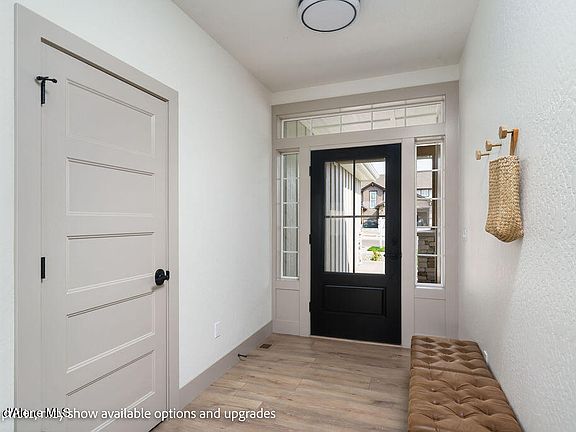 3rd image of 1056 W Cordgrass Ave