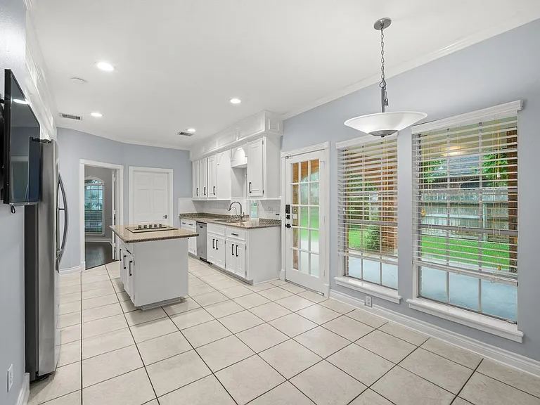 3622 Springhill Ln — Photo 6