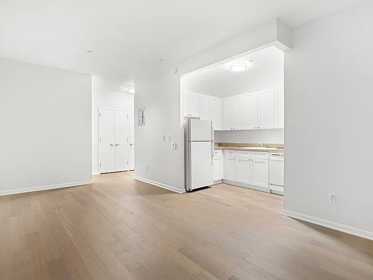 15 Park Row #11H — Photo 7