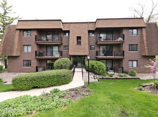 412 Melrose Ave APT 104, Glen Ellyn, IL 60137