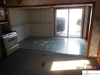 3rd image of 706 S Elm St