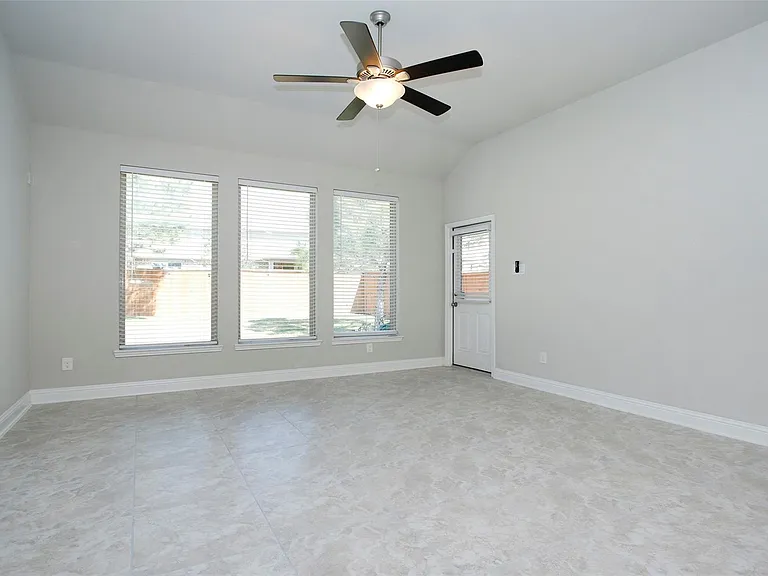 7 Heirloom Garden Pl — Photo 16