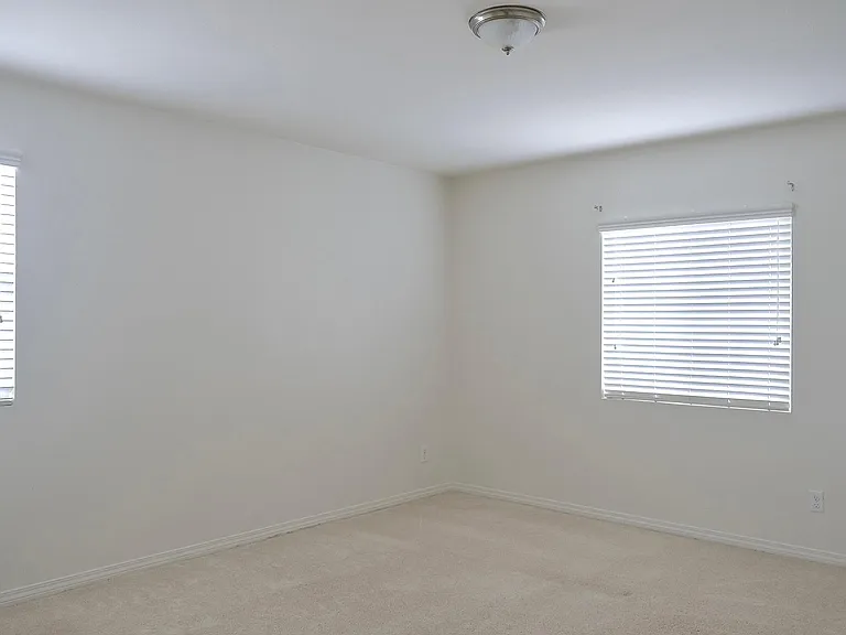 14810 Shelburne Ct — Photo 31
