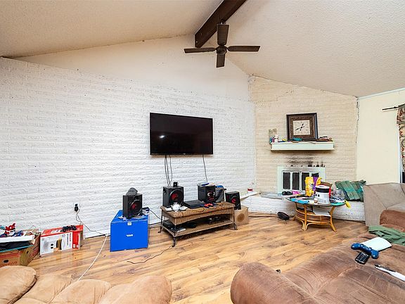 2nd image of 2427 Fairgreen Dr