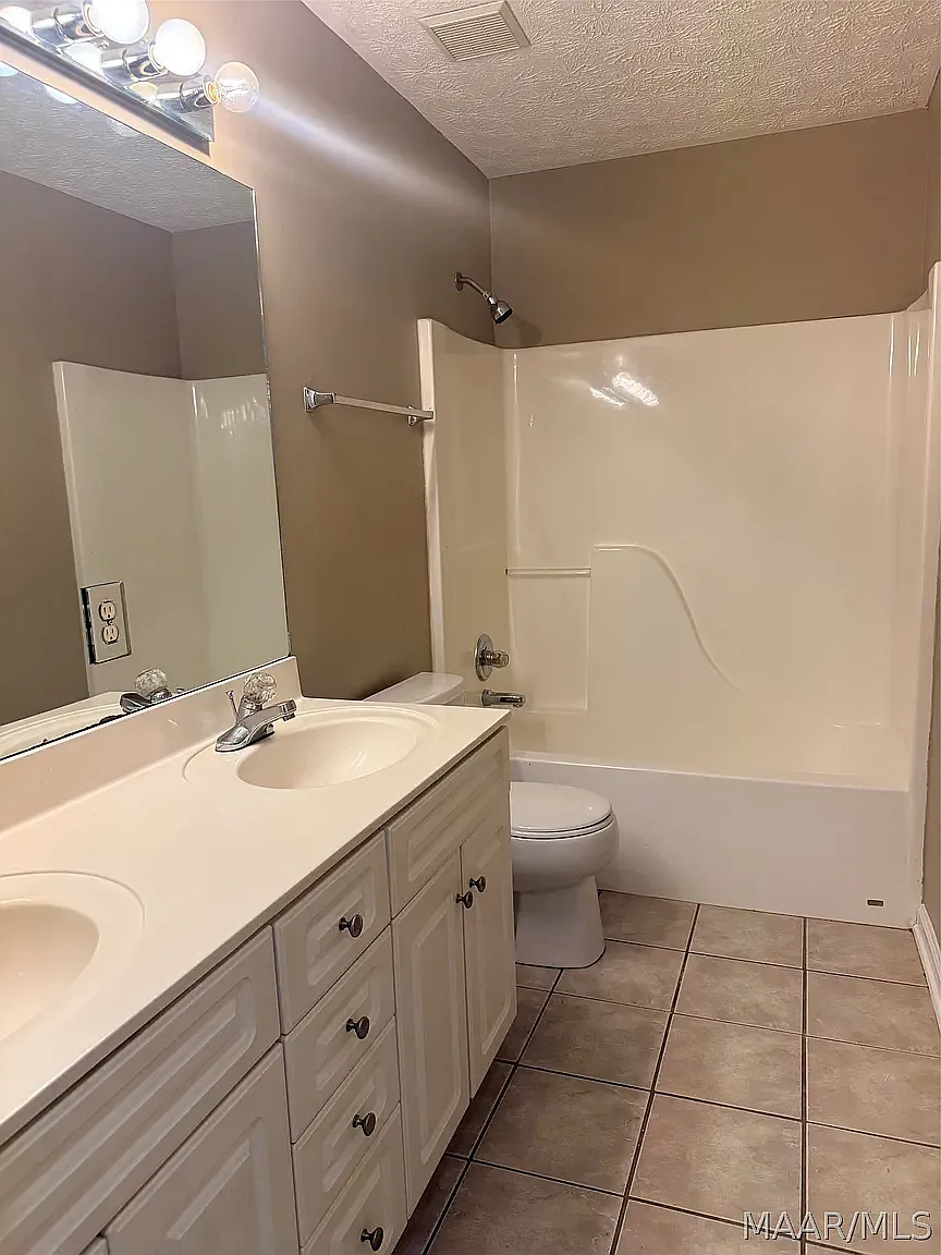 3 bed, 1730 sqft, $1,900 — Photo 1
