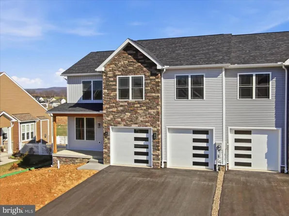 11820 Mystic Rock Ln S, Waynesboro, PA 17268
