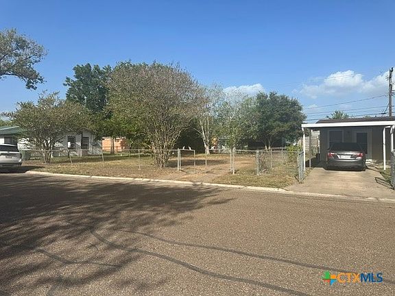 3rd image of 2908 Cedar St