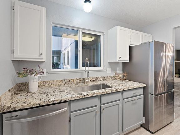 5th image of 464 Winchester Dr
