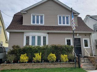 70 Hartwell Pl, Woodmere, NY 11598