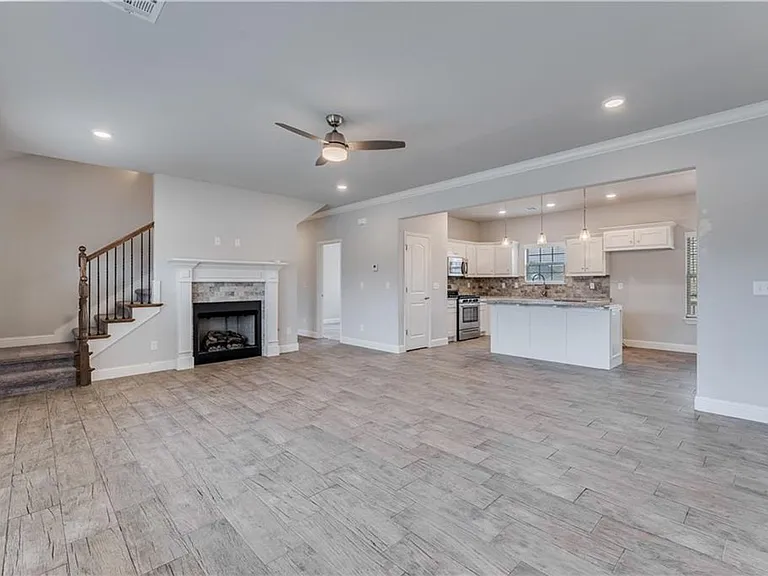 582 Quartz Way — Photo 3