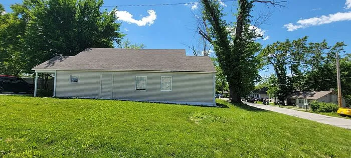 4449 N Jackson Ave — Photo 2