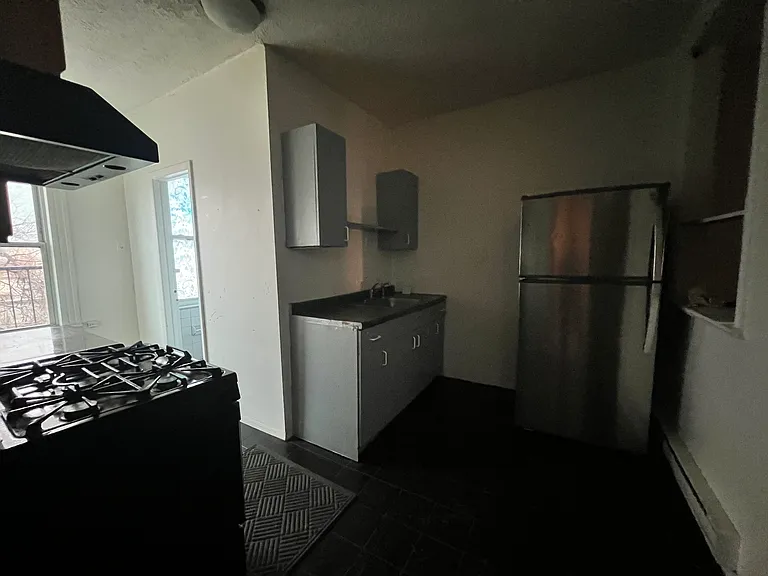 422 Saint Pauls Ave #5 — Photo 4