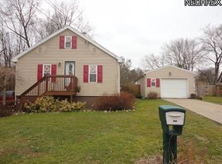 1008 Stratford St, Barberton, OH 44203