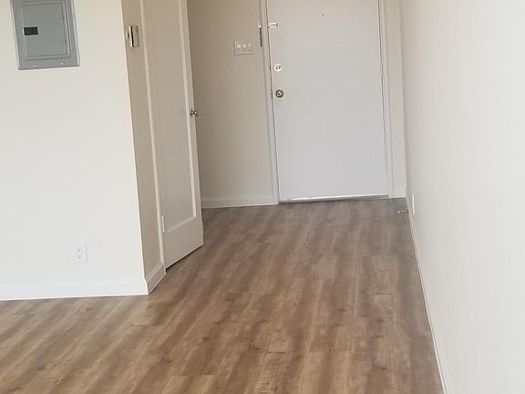 3rd image of 130 Graystone Ter