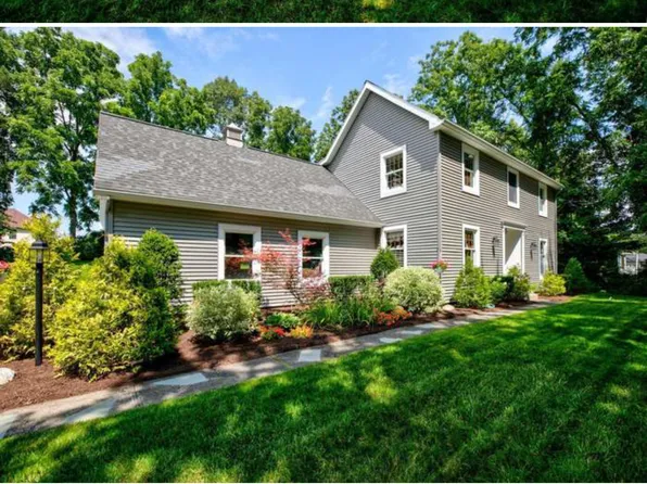 2B Eldorado Dr, Clifton Park, NY 12065