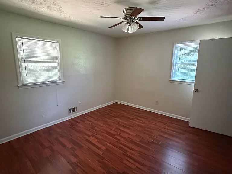 89 Sheila Ln — Photo 7