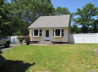 5 Appaloosa Trl, Centereach, NY 11720