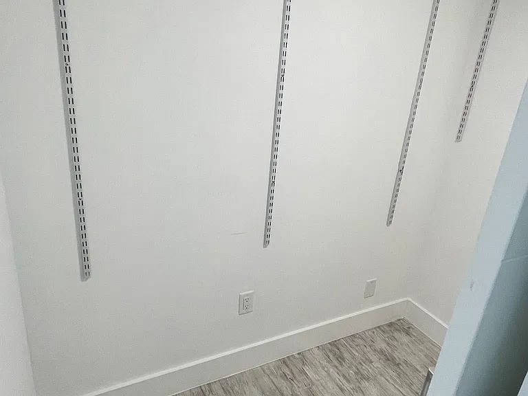 35 SW 6th St #1 — Photo 9