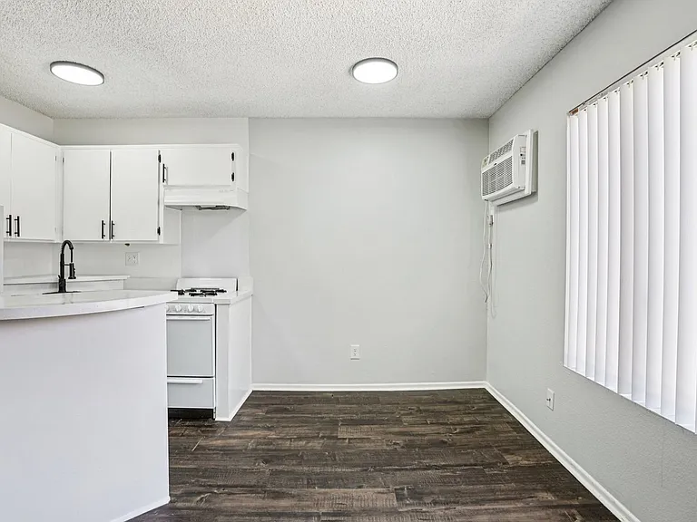238 South Serrano Ave — Photo 11
