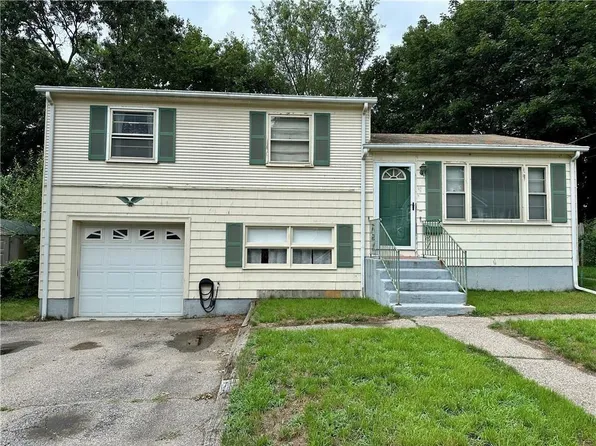 103 Windsor Park Dr, Coventry, RI 02816