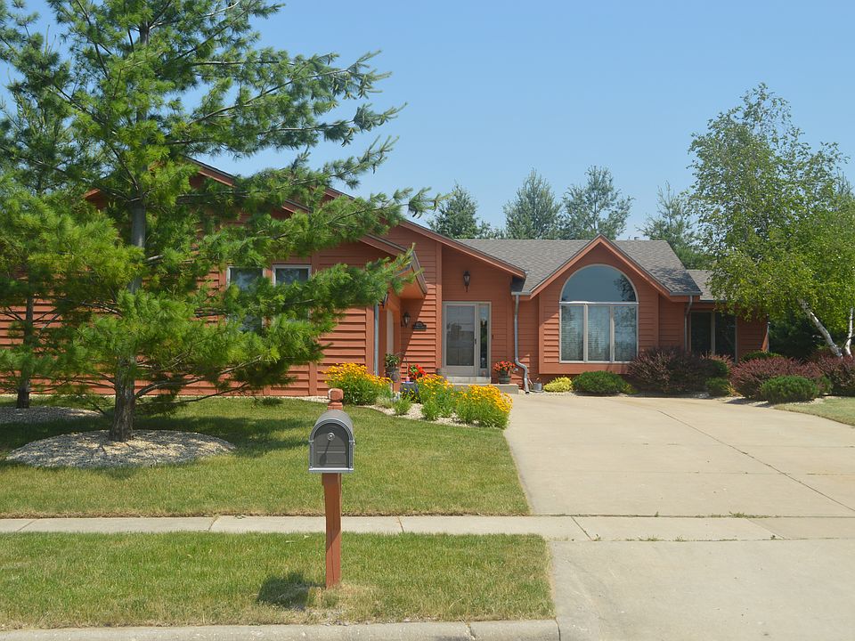 1st image of 1031 E Mills Dr