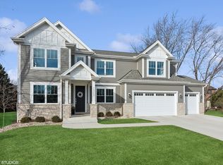 1512 N Howard Ct, Arlington Heights, IL 60004