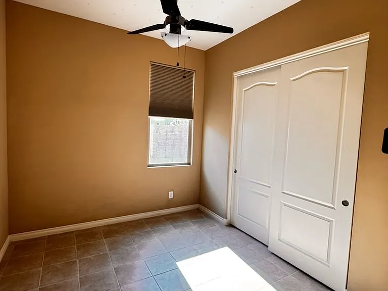 268 E Powell Way — Photo 19