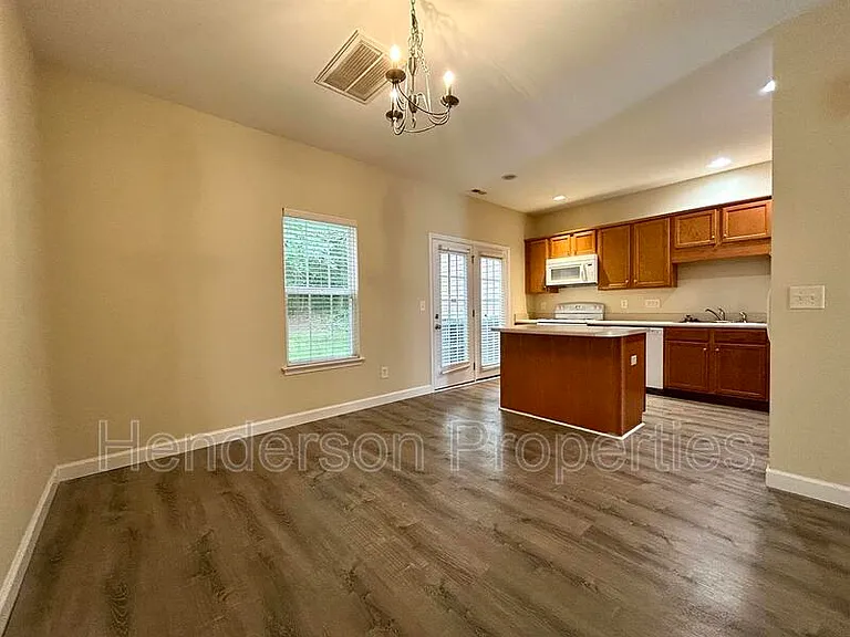 125 Charterhouse Ln — Photo 7